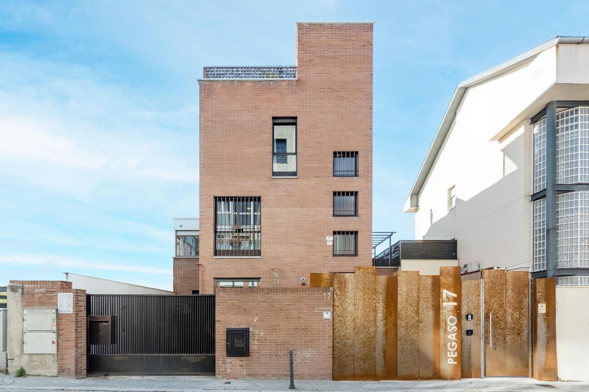 Square Rooms By Charming, Cerca Del Aeropuerto Y Con Un Pequeno Gimnasio — Fotos 1