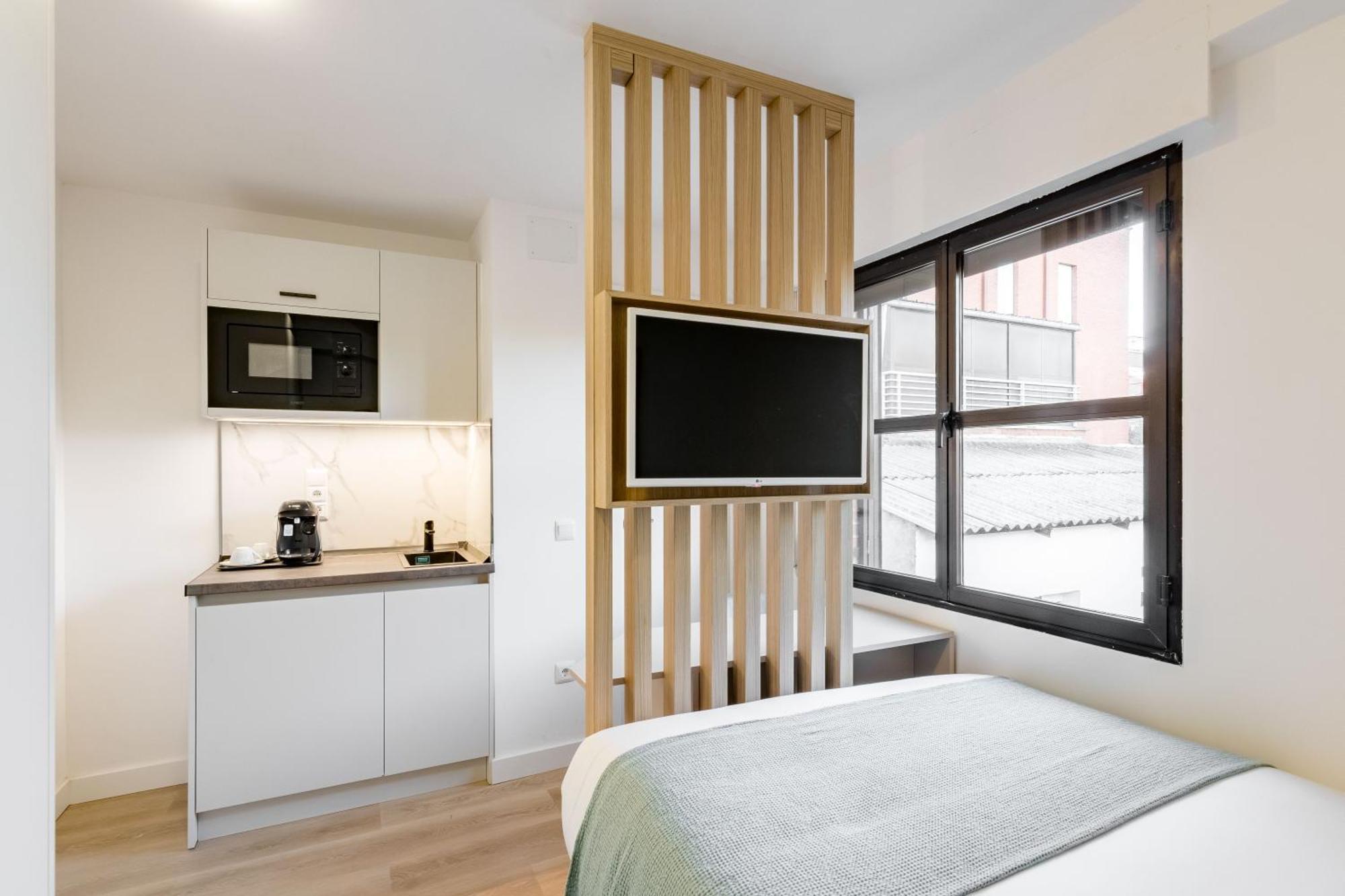 Square Rooms By Charming, Cerca Del Aeropuerto Y Con Un Pequeno Gimnasio, Madrid